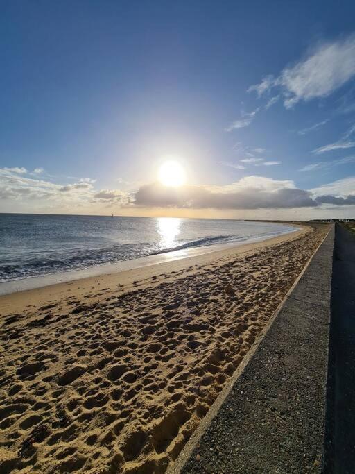 Awave From It All - Escape The City Life Jaywick Sands Exterior photo